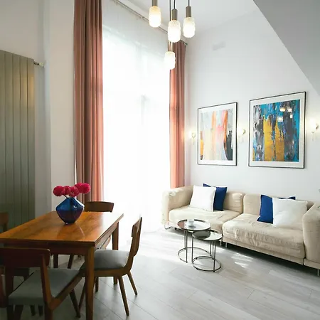 Apartment Krakowskie Przedmiescie Warsaw